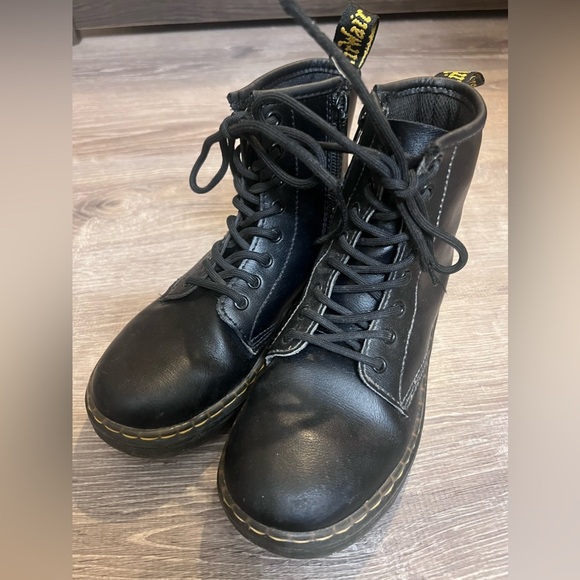 Dr. Martens Kids' Zavala Combat Lace Up Boot Little Kid Size 2 - Picture 1 of 9